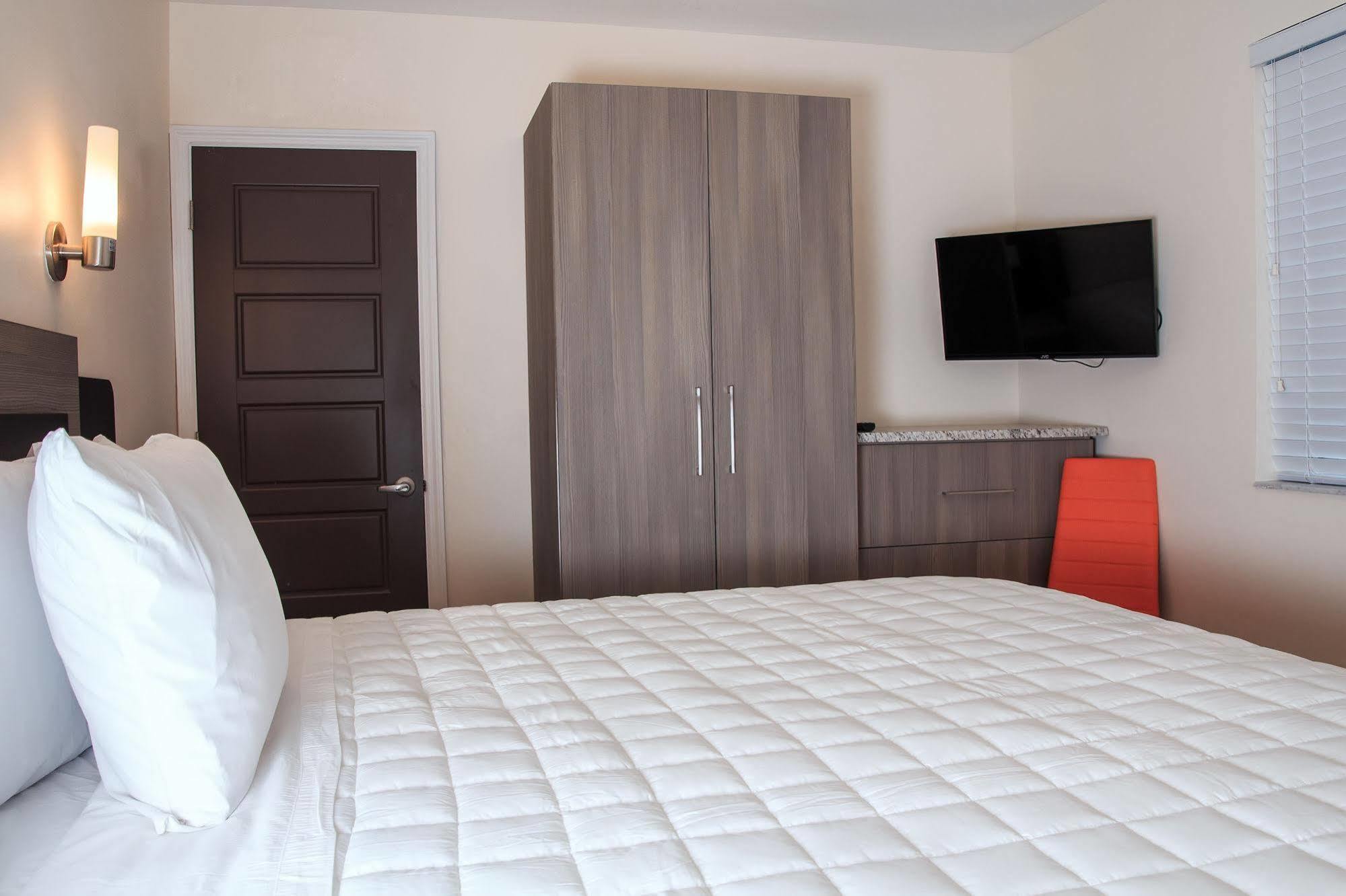 הוליווד Caribbean Resort Suites מראה חיצוני תמונה